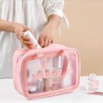 استفاده از کیف اورجینال WASH BAG رنگ صورتی برای لوازم آرایشی