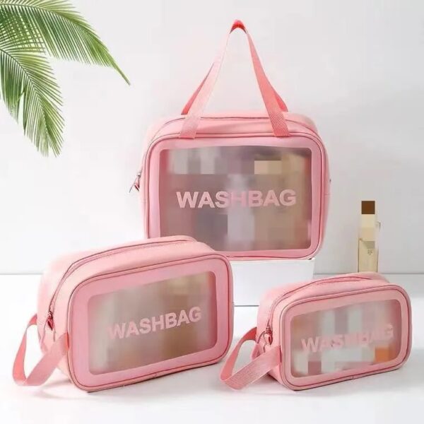نمای کلی ست کیف اورجینال WASH BAG در جایگاه نمایشی