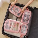 استفاده از کیف اورجینال WASH BAG رنگ صورتی در چمدان