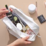 کیف WASH BAG رنگ سفید نمای باز شده