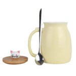 ماگ در چوبی طرح گربه گنجایش 450ml زرد پاستیلی نمای پشت
