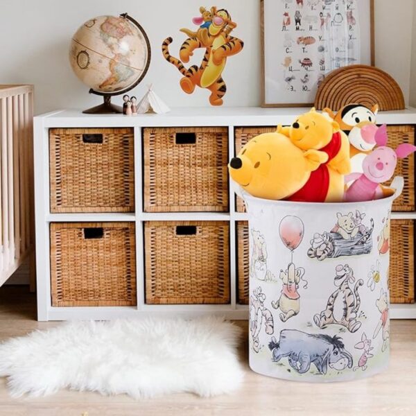 سبد لاندری کودک طرح POOH در اتاق
