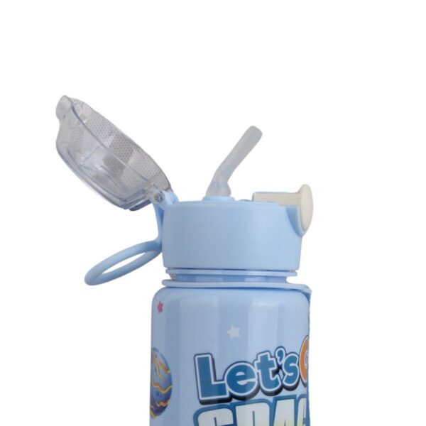 قمقمه آب کودک طرح فضانورد شناگر گنجایش 700ml نمای نی نوش