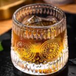 لیوان چرخشی کریستال طرح برجسته برند DELI نمای رو به رو