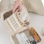 کیف لوازم آرایشی کرم نمای داخلی