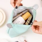 کیف لوازم آرایشی چرم رنگ آبی نمای بالا