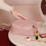 کیف آرایشی بزرگ چرم کالباسی نمای حقیقی