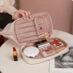 کیف آرایشی بزرگ چرم کرم نظم دهنده براش
