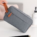 کیف دستی مردانه مدل واش بگ طوسی نمای نزدیک