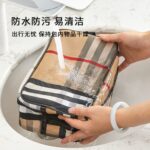 واش بگ سایز متوسط طرح BURBERRY قابلیت ضد آب بودن