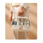 کیف لوازم آرایشی نیم دایره ای کرم