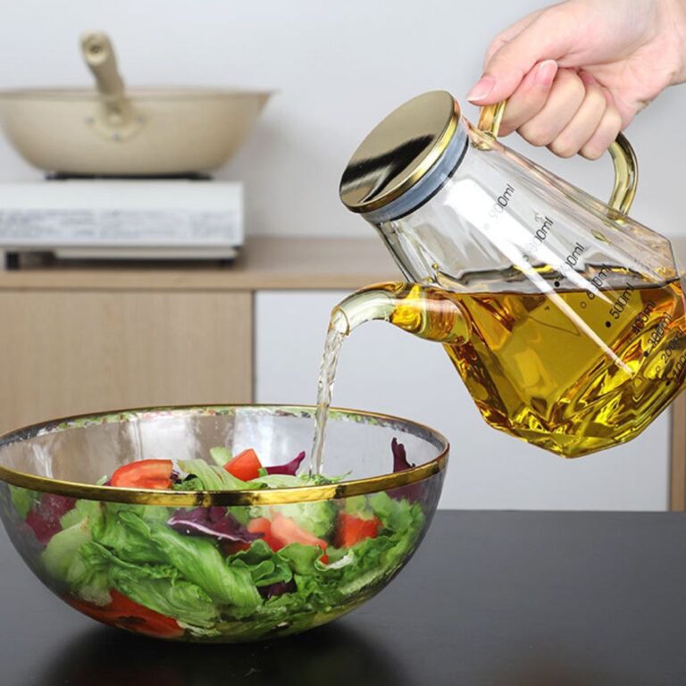 روغن ریز پیرکس درب استیل استفاده روی سالاد