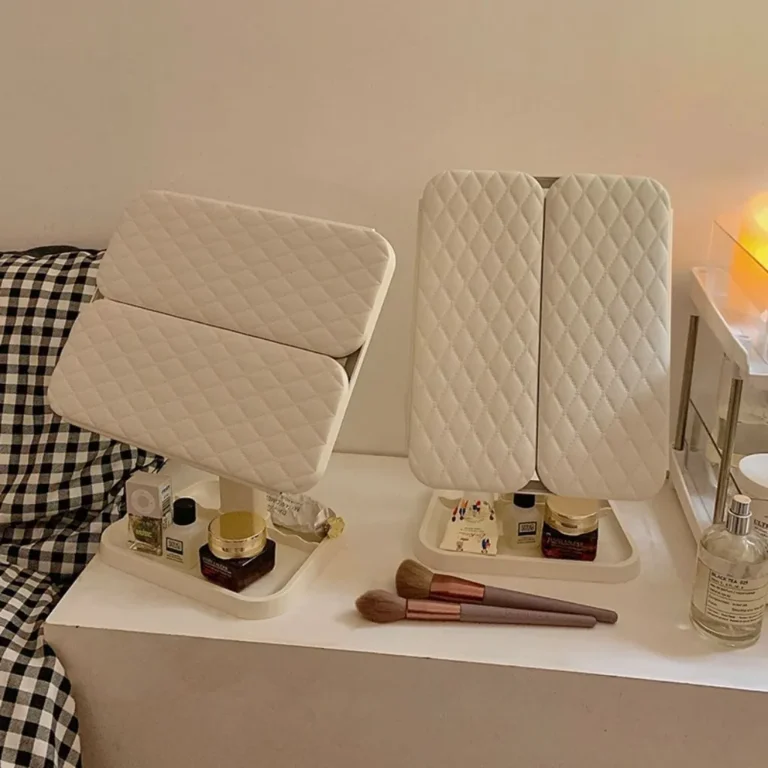 آینه آرایشی رومیزی LED دار روی میز