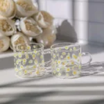 شات قهوه پیرکس طرح گل بابونه نمای دور