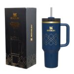 ماگ اورجینال استنلی طرح Deco Collection رنگ سرمه ای نمای حقیقی