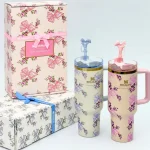 ماگ اورجینال استنلی و LOVESHACKFANCY طرح Flowers