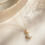 گردنبند-زنانه-ژوپینگ-طرح-مروارید-نگین‌دار-3