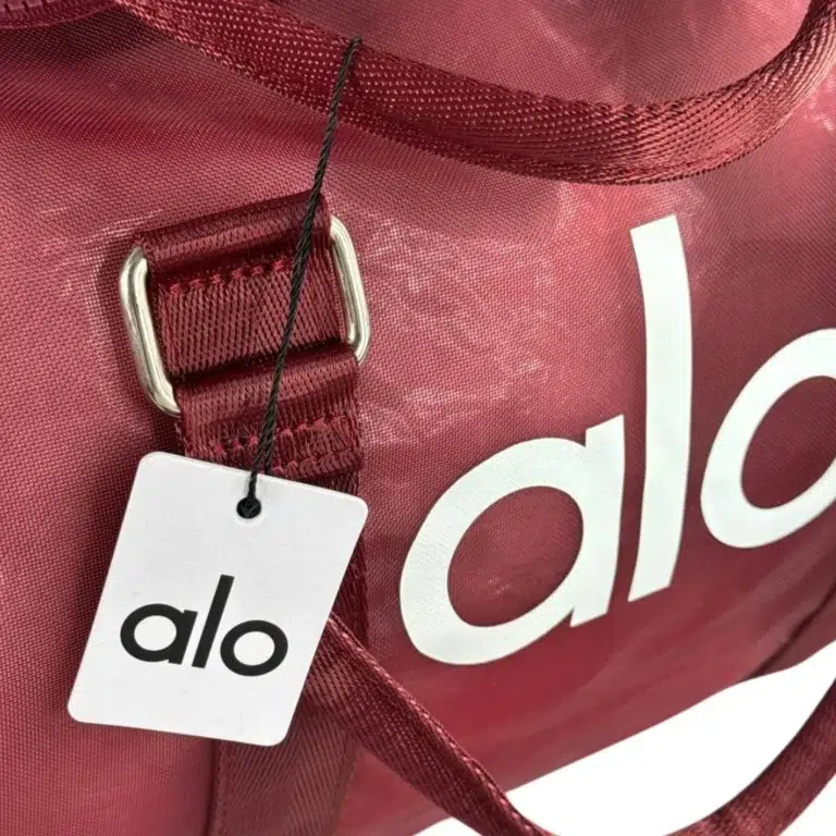 ساک ورزشی برند alo بادمجانی نمای نزدیک